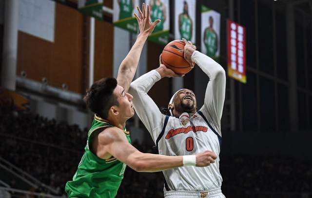 开云Kaiyun中国官网登录入口-CCTV5直播！广东VS上海胜负难料，超级外援互不相让，杜锋冲4连胜