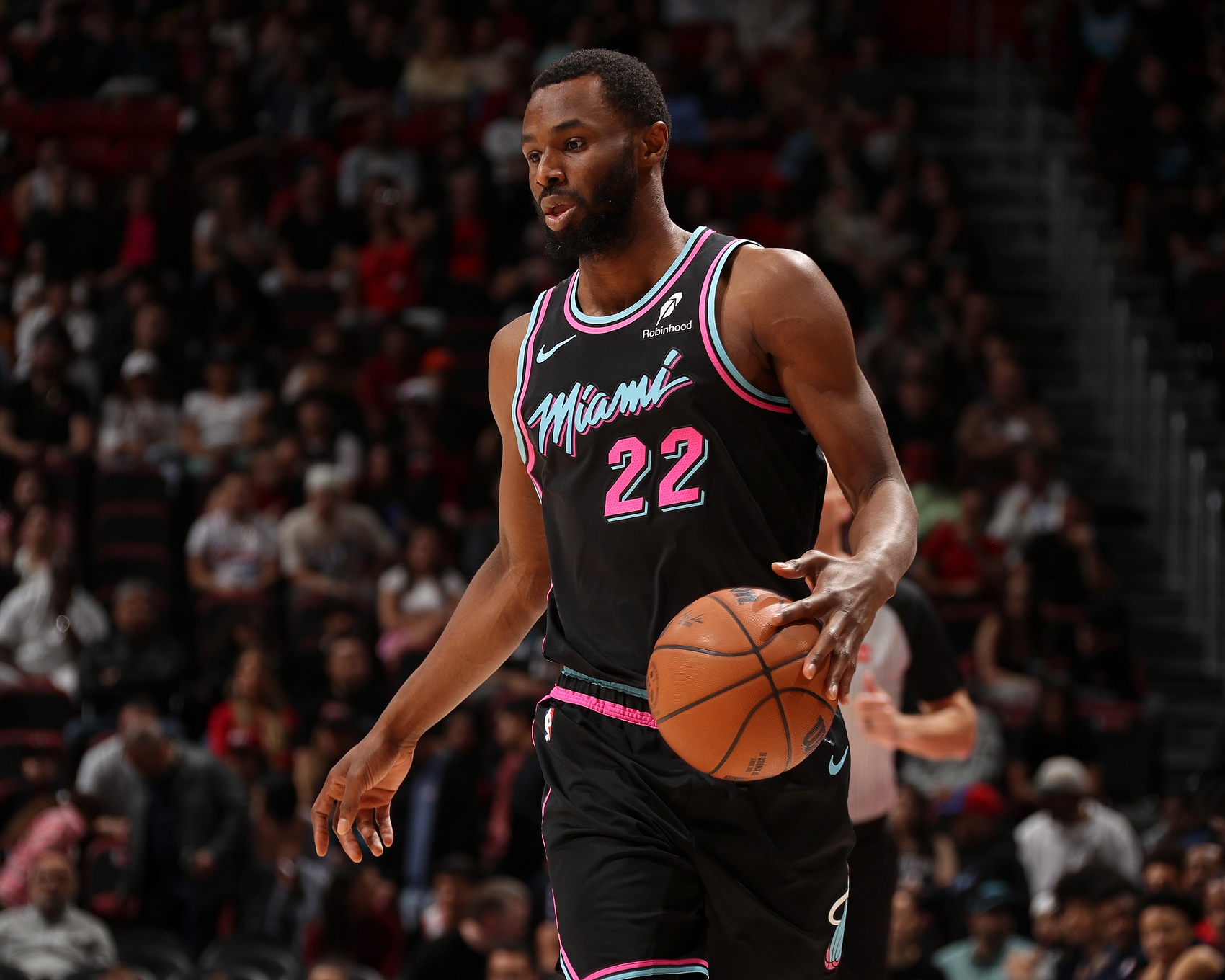 开云Kaiyun中国官网登录入口-1分不算超额~维金斯12投7中&amp;三分7中3 砍下19分&amp;正负值+12